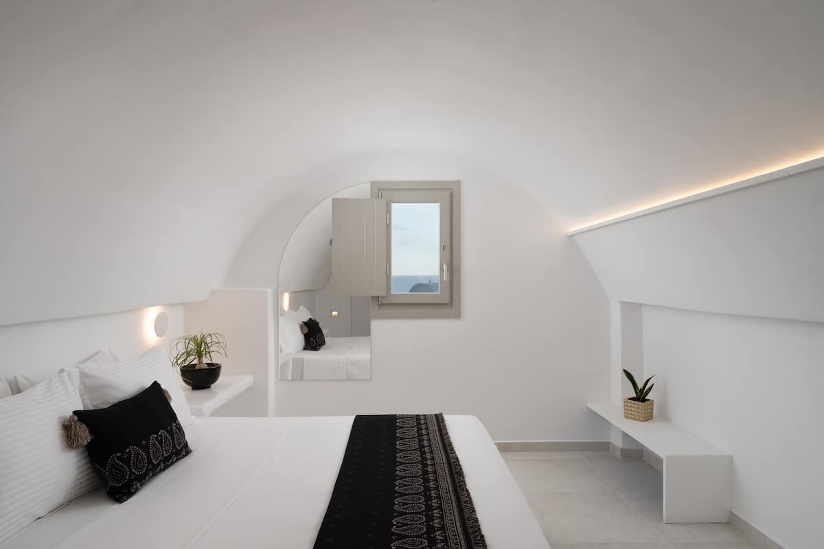 Premium Triple Room, Sea View | 1 bedroom, individually decorated, individually furnished, desk