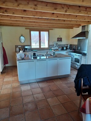 Réfrigérateur, micro-ondes, four, lave-vaisselle