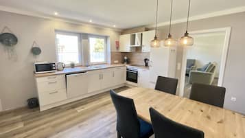 Kühlschrank, Ofen, Herdplatte, Geschirrspüler