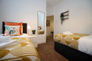 Room - Dos Road by Tŷ SA (Newport)