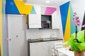 Microwave, electric kettle, cookware/dishes/utensils