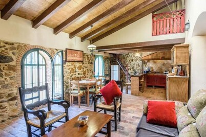 Rural house on a 22-hectare farm. Dehesa, Olivar, trails, swamp and animals