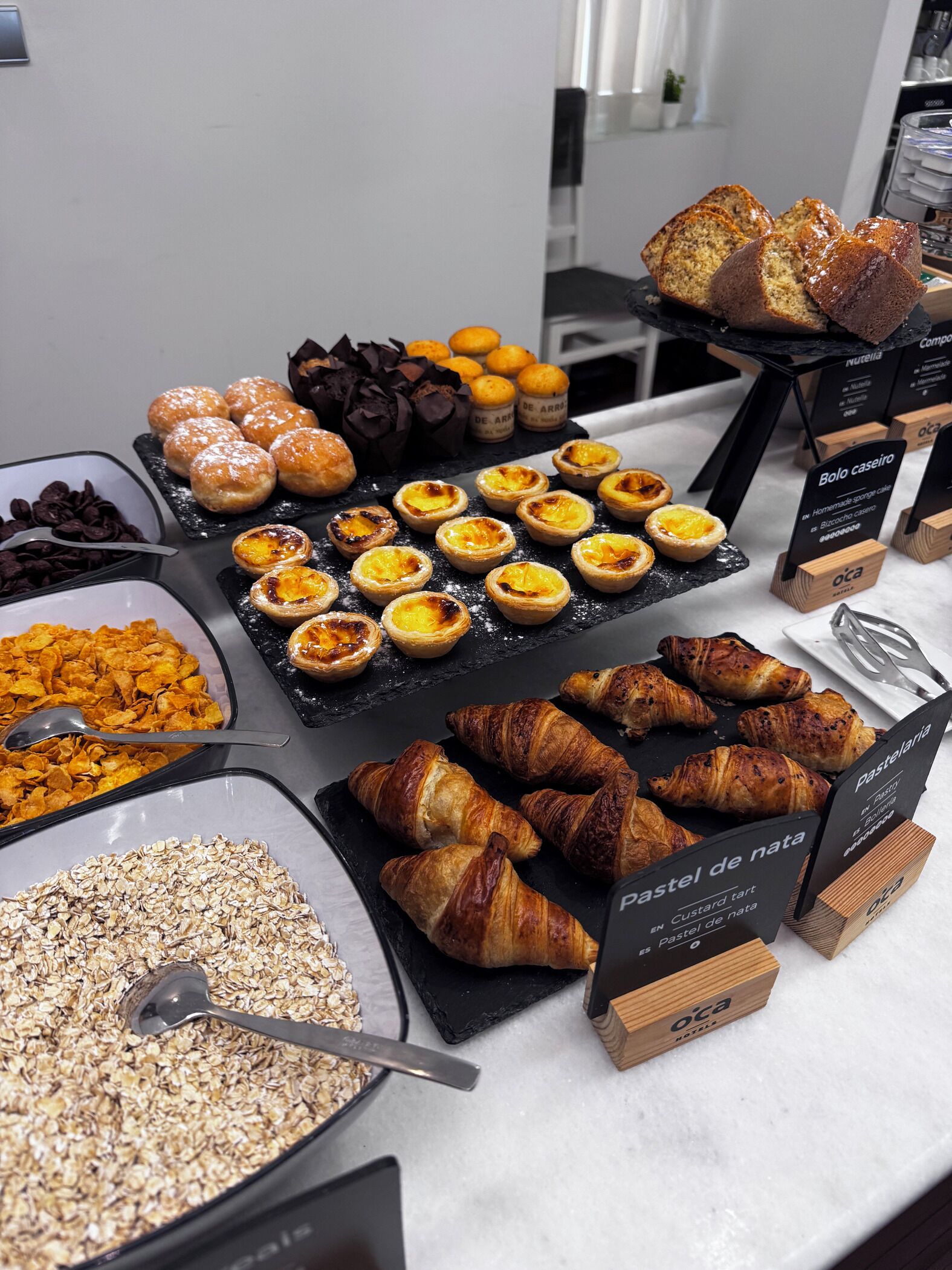 Desayuno buffet diario (EUR 14 por persona)
