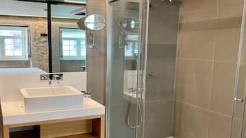 Toallas y papel higiénico