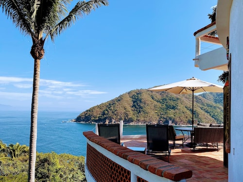 Breathtaking Ocean/Whale Views from Large Private Terrace Spacious Coastal Home