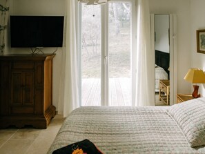 3 slaapkamers, een strijkplank/strijkijzer, reisbedje, wifi