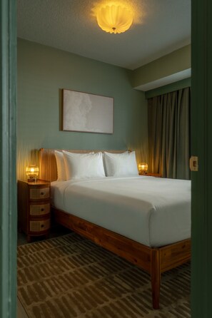 1 bedroom, desk, iron/ironing board, WiFi - Condo On The Beach - Heated Pool - Self Check-in (Belleair Beach)