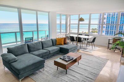 2bd Oceanfront Master Ste OceanView w/balcony, Pool, nearby dining, beach access