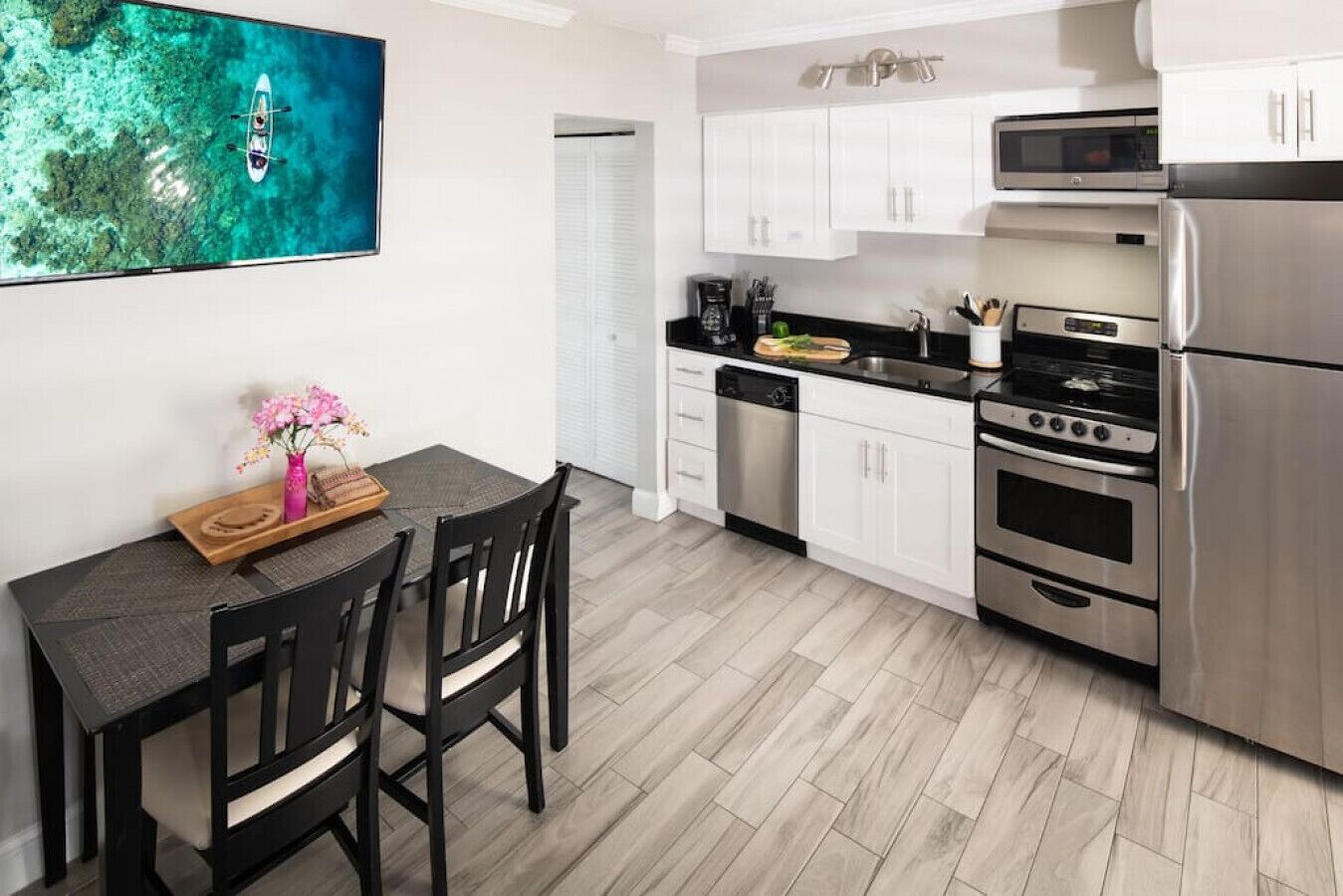 Frigorifero, microonde, forno, lavastoviglie