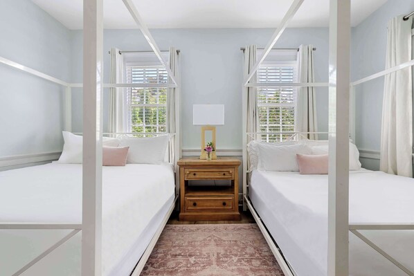 3 habitaciones, tabla de planchar con plancha, cuna de viaje y wifi