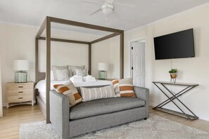 4 bedrooms, desk, iron/ironing board, travel crib