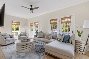 TV, offices - Starfish Landing | Renovated, private 4bd Oasis (Folly Beach)