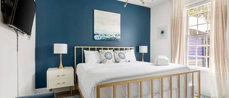 2 bedrooms, desk, iron/ironing board, WiFi