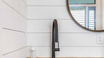 Dusch, hårtork och handdukar