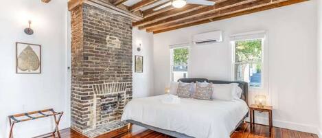 1 habitación, tabla de planchar con plancha, cuna de viaje y wifi