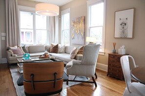 Smart TV - Modern 3bd House Downtown Raleigh (Raleigh)