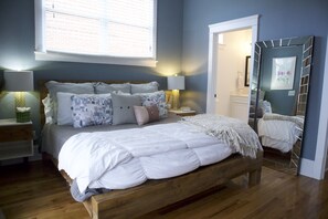 3 bedrooms, iron/ironing board, free WiFi, bed sheets - Modern 3bd House Downtown Raleigh (Raleigh)