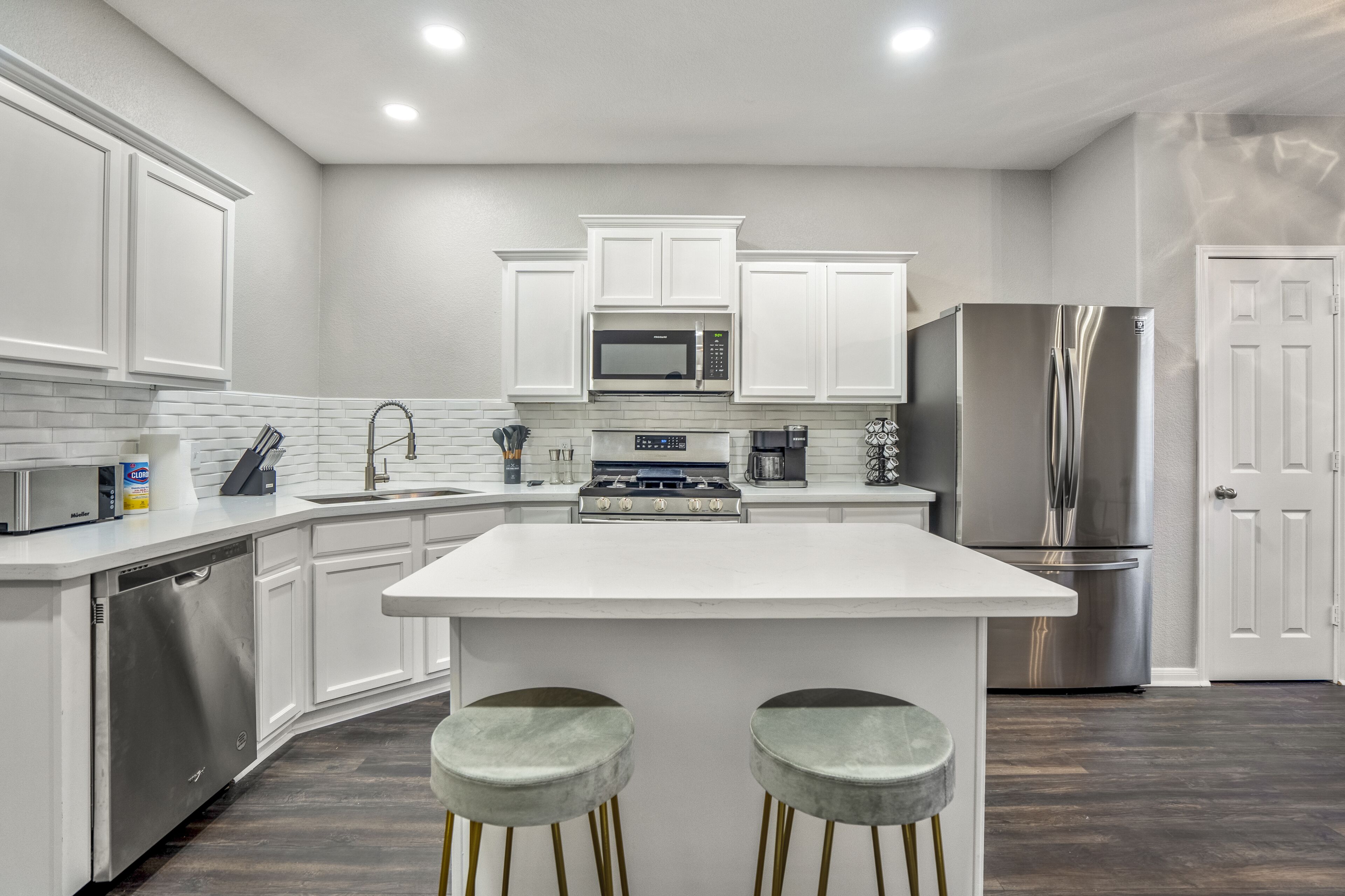 Refrigerador, microondas, horno, placa de cocina