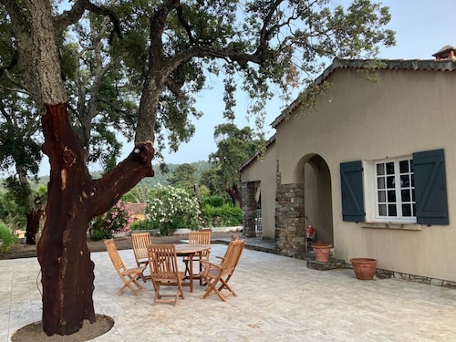 Air-conditioned villa - 4 bedrooms - heated pool - near beaches & river