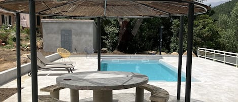 Piscina all'aperto, una piscina riscaldata