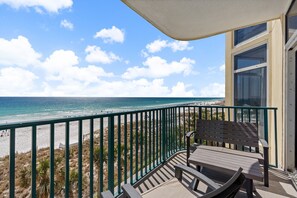 Property grounds - Gulf Front | Fully Renovated | Pool and Hot Tub (Destin)