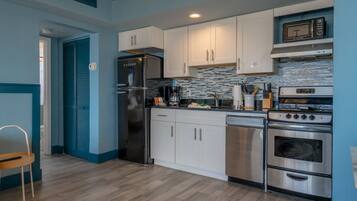 Réfrigérateur, micro-ondes, four, lave-vaisselle