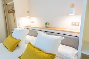 Family Room | In-room safe, soundproofing, iron/ironing board, free WiFi