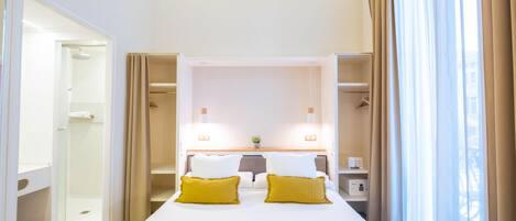 City Double Room | In-room safe, soundproofing, iron/ironing board, free WiFi