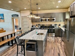 Fridge, microwave, oven, stovetop - New Build Mimosa Sunrise with Xmas Tree, Fire Pit, 2x Appliances, Theater and EV (Sevierville)