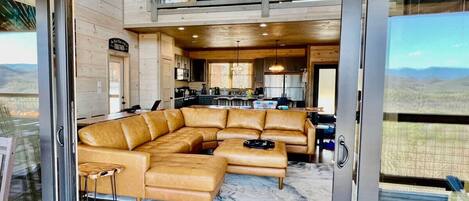 Smart-TV, Kamin, Videospiele, DVD-Player