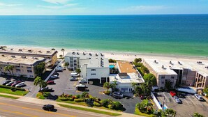 A coastal hotel with multiple buildings, a parking lot, and a beach view. - Studio On The Beach - Heated Pool - Self Check-in (Belleair Beach)