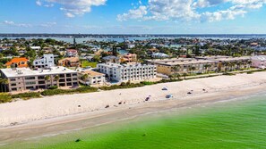 بالقرب من �الشاطئ