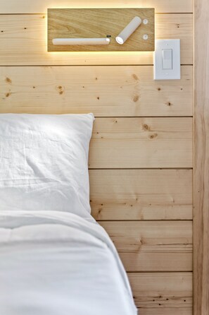 5 bedrooms, WiFi, bed sheets, wheelchair access