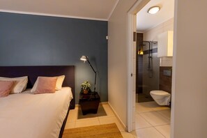 3 Schlafzimmer, Schreibtisch, Bügeleisen/Bügelbrett, Reisekinderbett