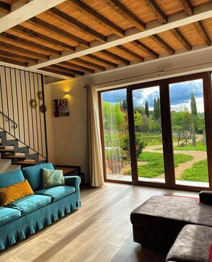 Condo, 2 Bedrooms, Air conditioning, Garden View | Living area | 32-inch Smart TV with satellite channels, TV, Netflix - Agriturismo La Corte del Sole (Siena)