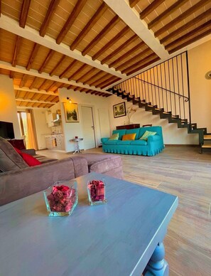 Condo, 2 Bedrooms, Air conditioning, Garden View | Living area | 32-inch Smart TV with satellite channels, TV, Netflix - Agriturismo La Corte del Sole (Siena)