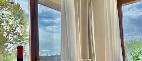 Apartment, 1 Bedroom, Air conditioning, Garden View | Private kitchen | Fridge, microwave, oven, stovetop