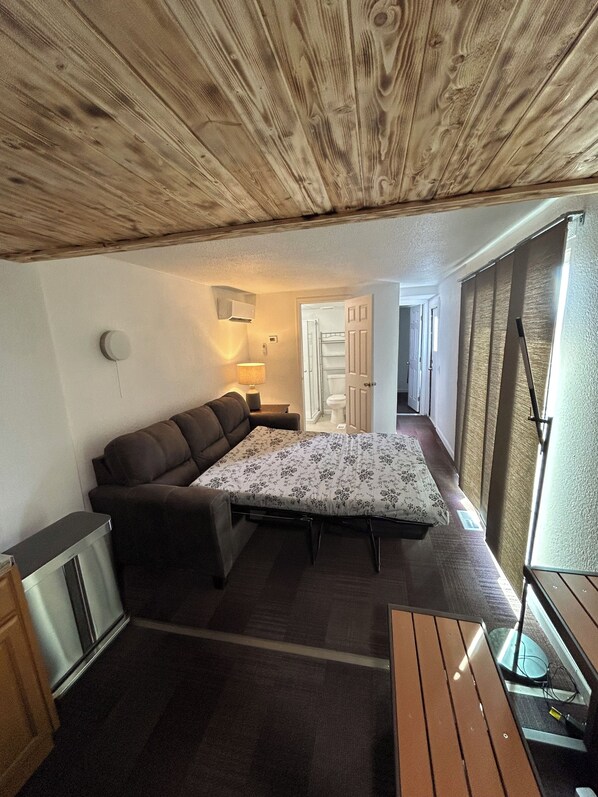2 chambres, coffres-forts dans les chambres, fer et planche à repasser