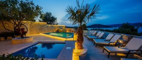 Et oppvarmet basseng