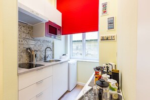 Fridge, microwave, stovetop, toaster