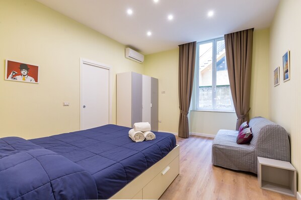 1 habitación, tabla de planchar con plancha, wifi y ropa de cama