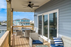 Outdoor dining - Ocean Views, Brand NEW, < 2-minute walk to Beach, Great Location! (Oak Island)