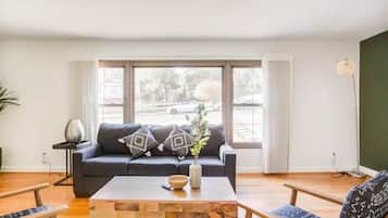 Smart-tv, pejs, bordfodbold, bordtennisbord