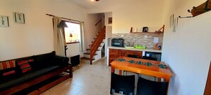 迷你冰箱、炉灶、洗碗机、电热水壶