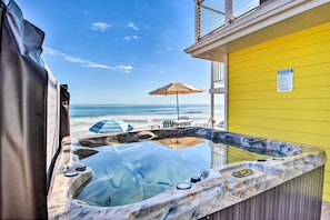 Outdoor spa tub - Flagler Beach Oceanfront Haven w/ Hot Tub! (Flagler Beach)