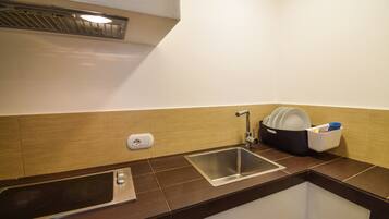 Kühlschrank, Kochgeschirr/Geschirr/Besteck