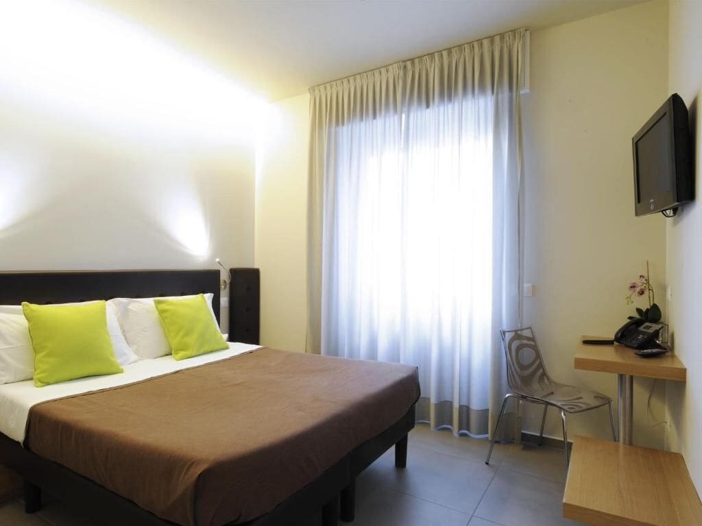 Doppel- oder Zweibettzimmer | Schreibtisch, kostenloses WLAN, Bettwäsche