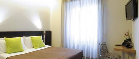 Double or Twin Room | Desk, free WiFi, bed sheets