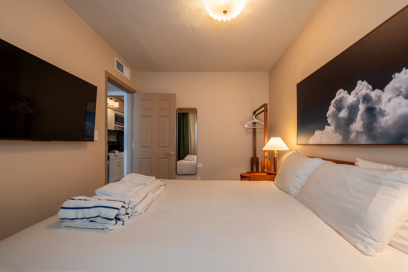 1 bedroom, desk, iron/ironing board, WiFi