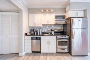 Køleskab, mikrobølgeovn, ovn, opvaskemaskine